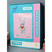 Конструктор Magic Blocks 9065 в виде Мишки Bearbrick “Сердце” (На 3031 деталей и Высотой 40.5 см) Бело-Розовый