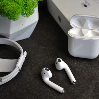 Навушники Apple AirPods 2 with Wireless Charging Case  GRYDXW2KLX2Y