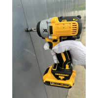 Гайковерт аккумуляторный ударный D-11, 48V, 1/2", с 2 аккумуляторами и набором инструментов Гайковерт аккумуляторный ударный D-11, 48V, 1/2", с 2 аккумуляторами и набором инструментов