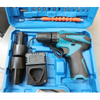 Шуруповерт аккумуляторный D-15, 12V, 2 аккумулятора, с набором инструментов в кейсе Шуруповерт аккумуляторный D-15, 12V, 2 аккумулятора, с набором инструментов в кейсе