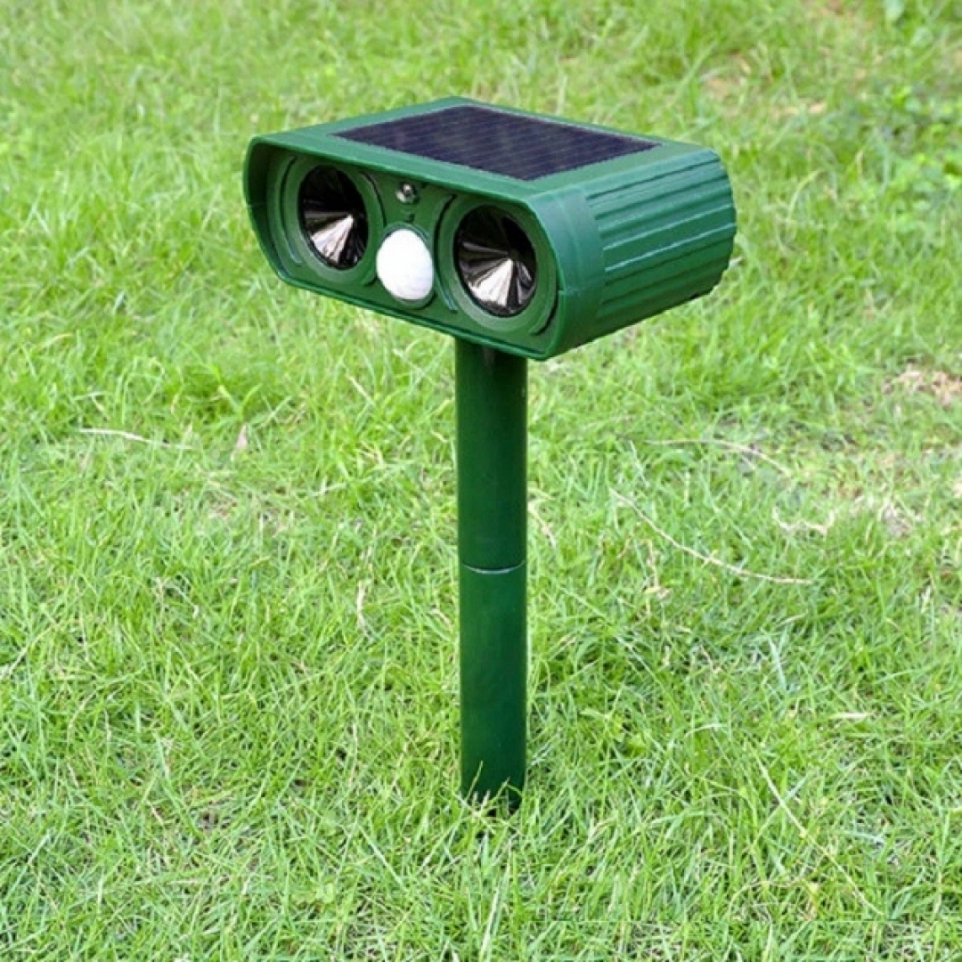 Ультразвуковой отпугиватель животных PestBye Garden Protector, на солнечной батарее Ультразвуковой отпугиватель животных PestBye Garden Protector, на солнечной батарее