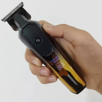 Триммер для волос GM 8058Q, 4 насадки, USB, дисплей